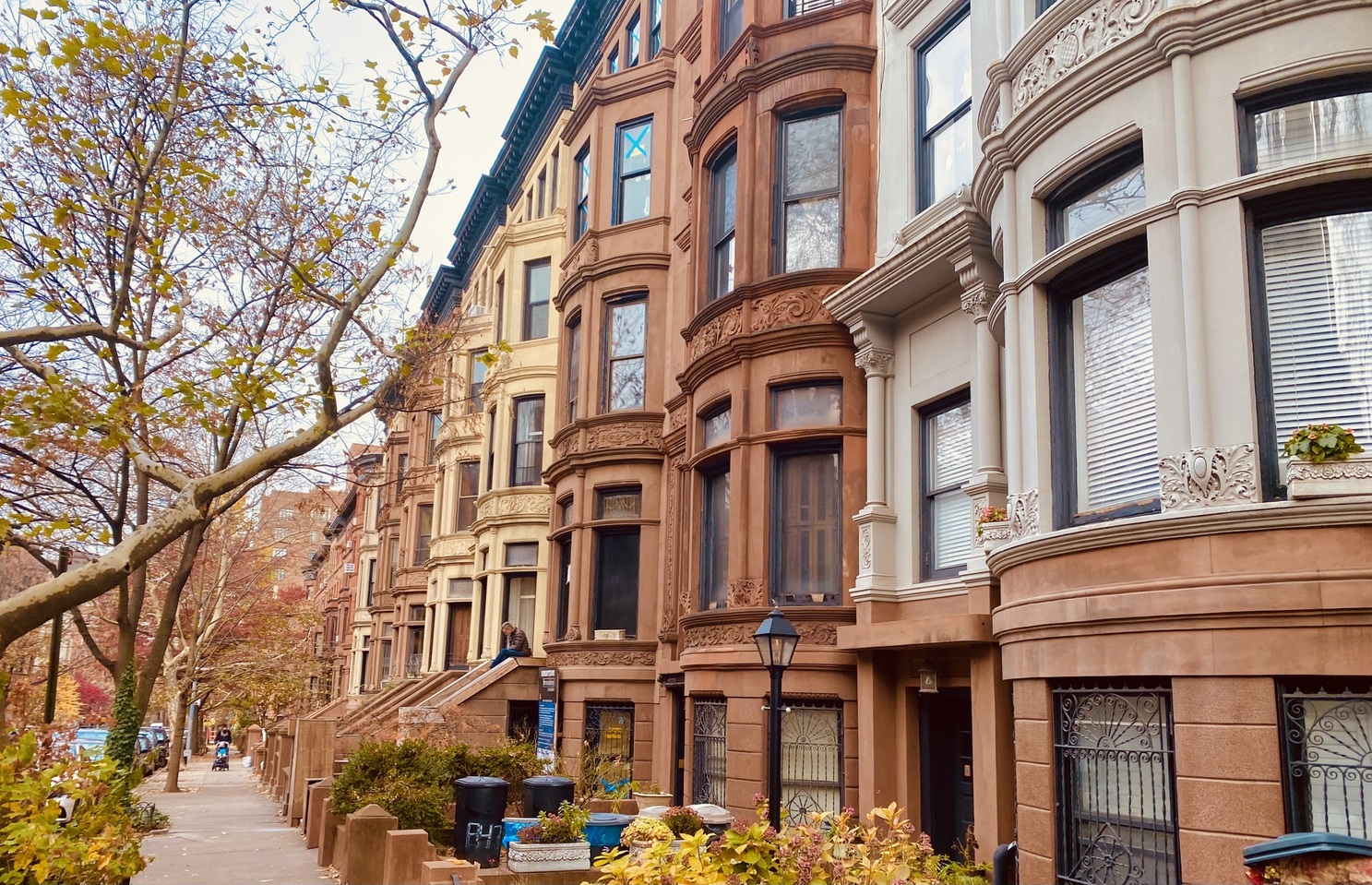 Famiglia trucco-o-trattare n la sezione di Kensington di Brooklyn